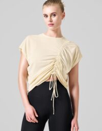 Casall Delight Gathering Tee - Milky Vanilla