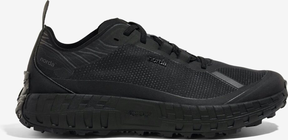 Norda 001 Stealth Black (Herr): 42 (US 9/UK 8/JPN 27)