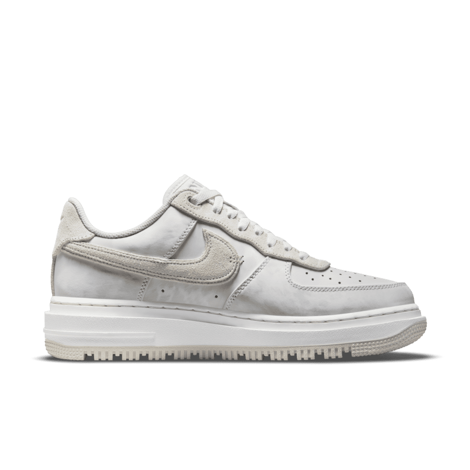 Nike Nike Air Force 1 Luxe