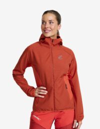Revolution Race Dam > Jackor > Vindjackor - Distance Pro Wind Jacket - Dam - Aurora Red/Bossa Nova, Storlek:M