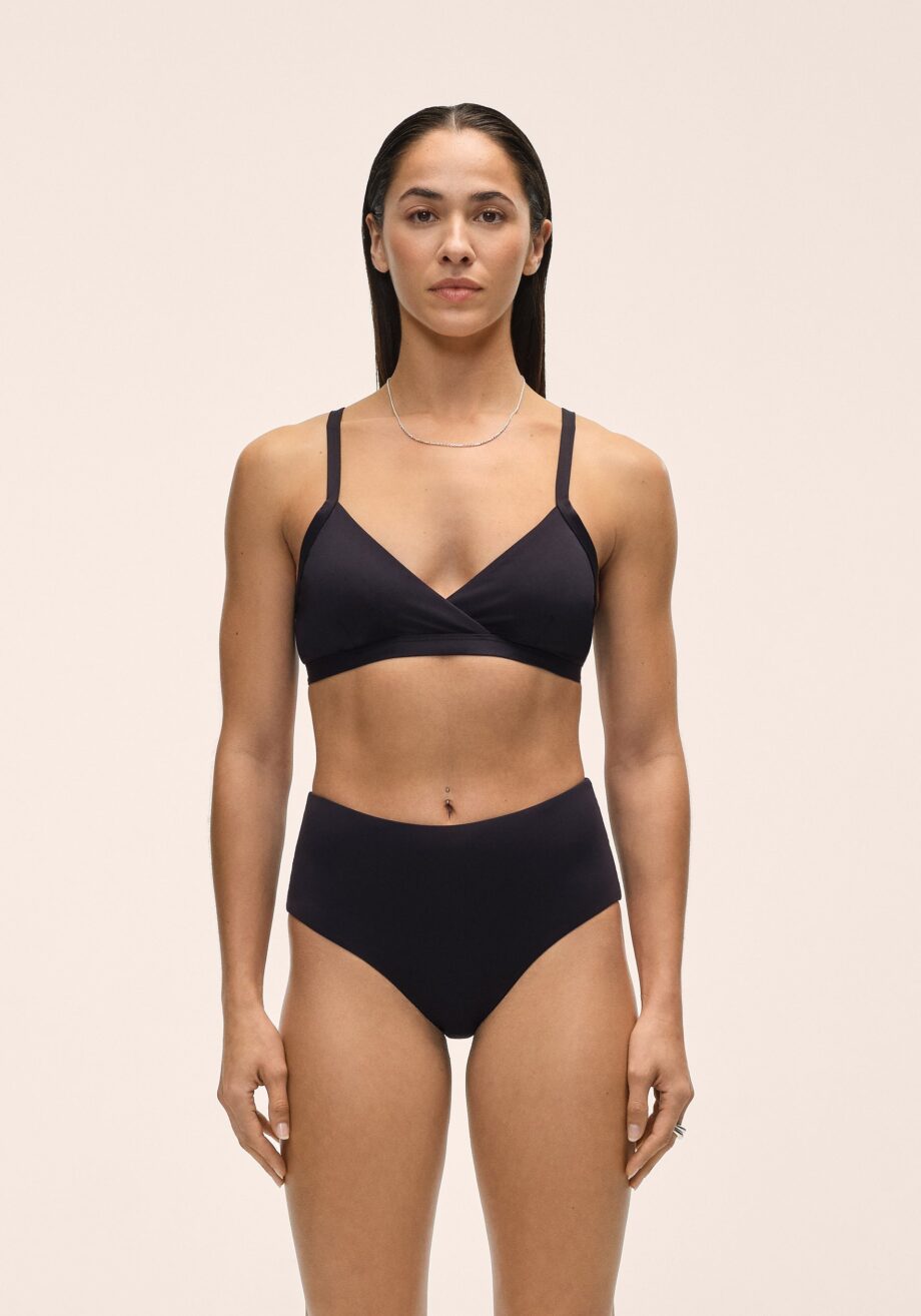 Casall Overlap Bikini Top - Black