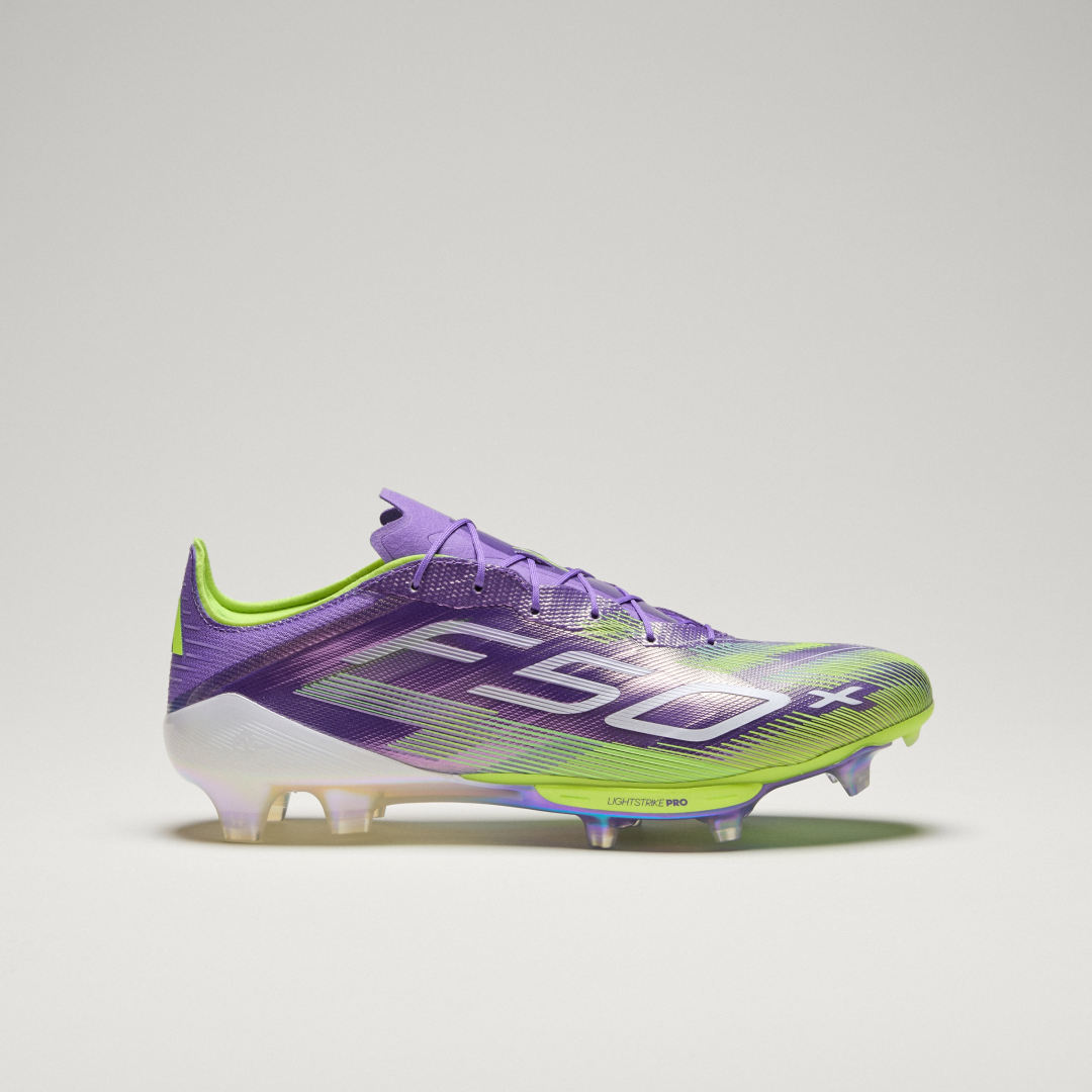 Adidas F50+ fotbollsskor för fasta underlag