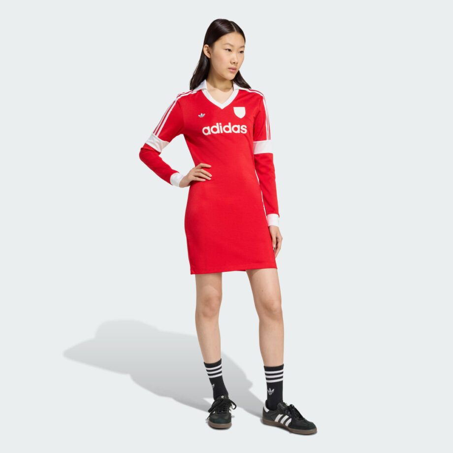 Adidas Klänning med fotbollsstil