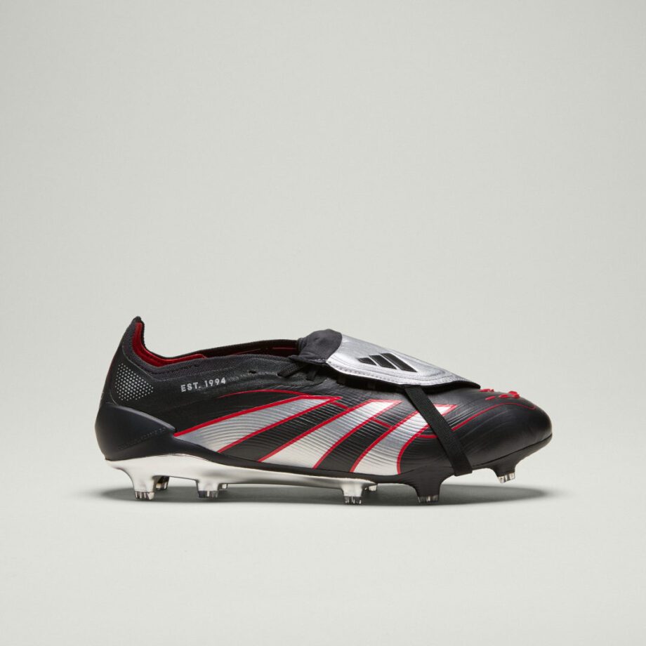Adidas Predator Obsidian Strike fotbollsskor med vikbar plös för fasta underlag