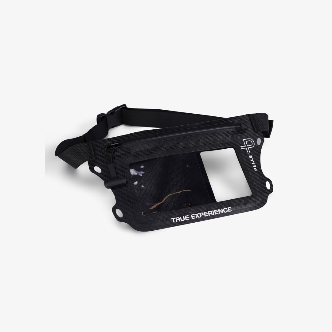 Pelle P - Akvo Waist Bag, Ink Vattenresistent midjeväska med justerbart band i midjan, lufttät dragkedja, transparent fönster för mobilen och Pelle P-logo samt