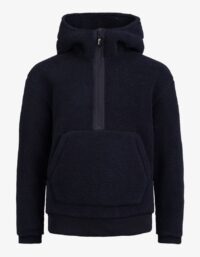 Pelle P - JR Cormo Half Zip Hoodie, Dk Navy Blue Denna huvtröja för junior är tillverkad i mjuk polyesterpile och har en avslappnad passform