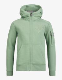 Pelle P - JR P-hoodie, Fennel Green En av våra storsäljare! P-Hoodien är tillverkad i en mjuk och skön bomullsblandning, har två stora kängurufickor framtill oc