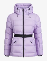 Pelle P - W Fey Jacket, Catleya  Denna lättviktsjacka i PRUECO® återvunnen nylon har en normal passform och är vadderad med 90/10 dun, 700 fill power, certifier