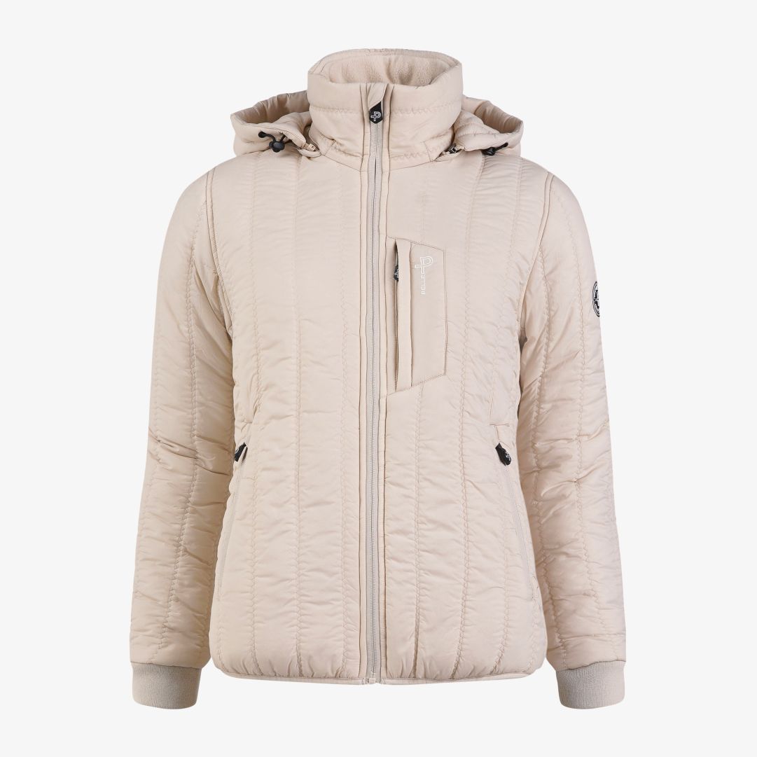 Pelle P - W Mistral Jacket, Macadamia milk Med sitt mjuka fleecefoder och vaddering i smidig Sorona® DuPont är Mistral Jacket en perfekt vår och höstjacka som ä