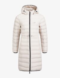 Pelle P - W Tempest Coat, Bleached Sand Denna kappa med anpassningsbar passform har ett vindtåligt tyg samt återvunnen polyesterfyllning