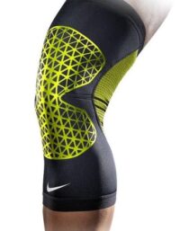 NIKE Pro Combat Knee Sleeve (Storlek: S)