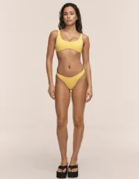 Casall Casall High Leg Brazilian Bottom - Sunflower, UV-skydd 50+, ECONYL, Unisex, Storlek 44